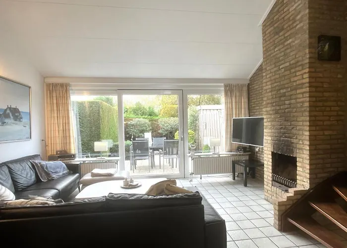 Holiday home De Vuurtoren, Lijsterstraat 12 Tiel